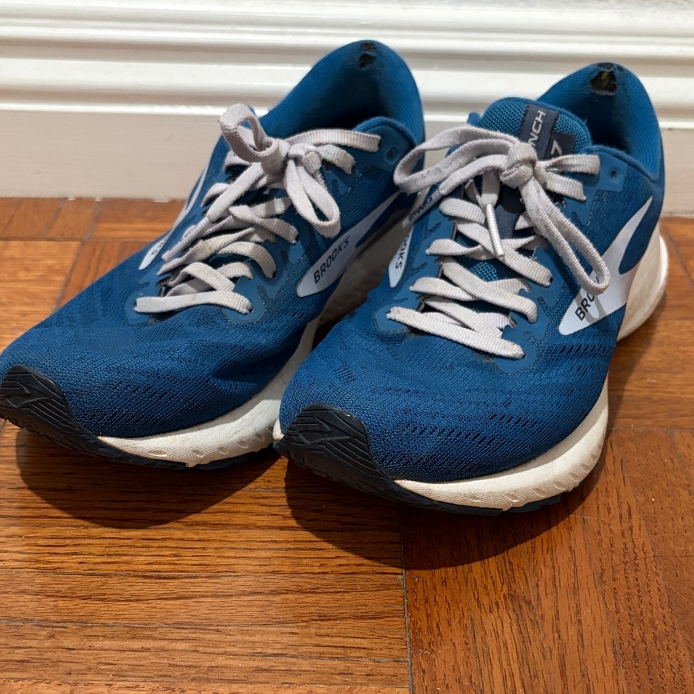 Brooks Woman’s Launch  Navy and White Athletic Shoes